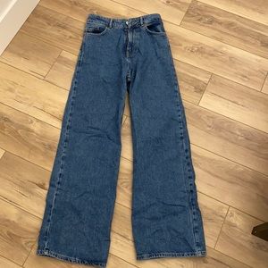 LIKE BRAND NEW. no stains! Worn once only!